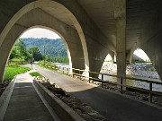 13 La ciclovia di Valle Brembana sotto il ponte da poco aperto della Sanpellegrino-spa
